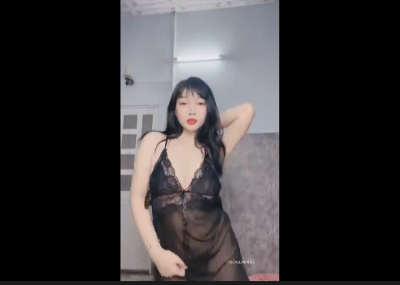 Em thiên ý khoe hàng ở nhà bạn trai tuyệt đẹp